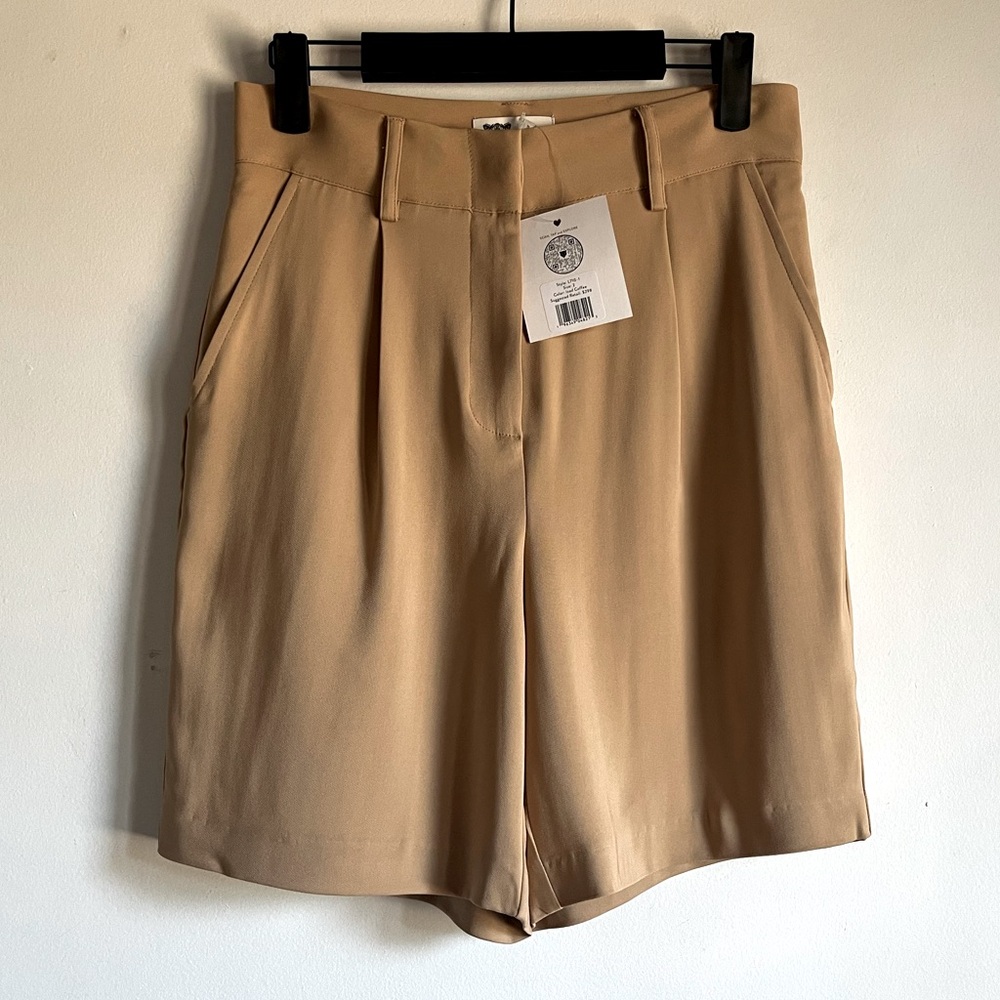 NEW Revolve LITA by Ciara Spark Shorts in Iced Coffee Khaki Size 2 Made in Italy